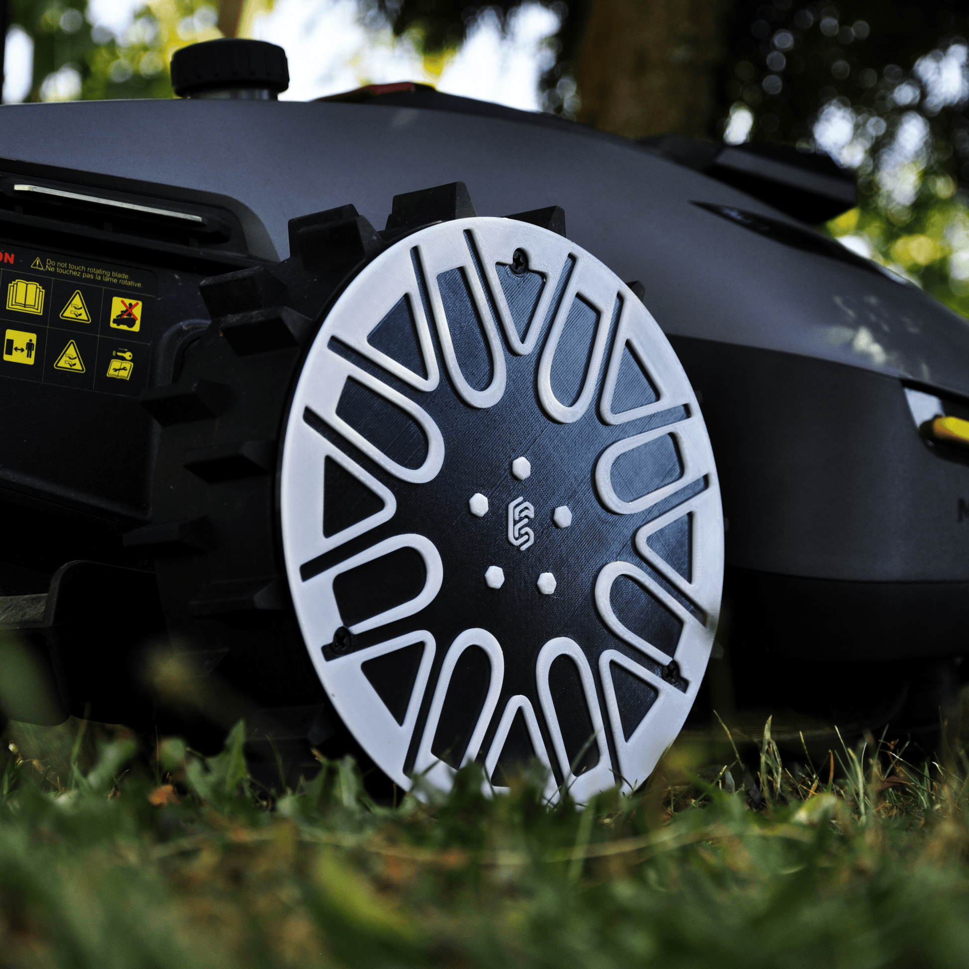 Mammotion Yuka Mini – Radabdeckung im futuristischen Stil - Exact Designs